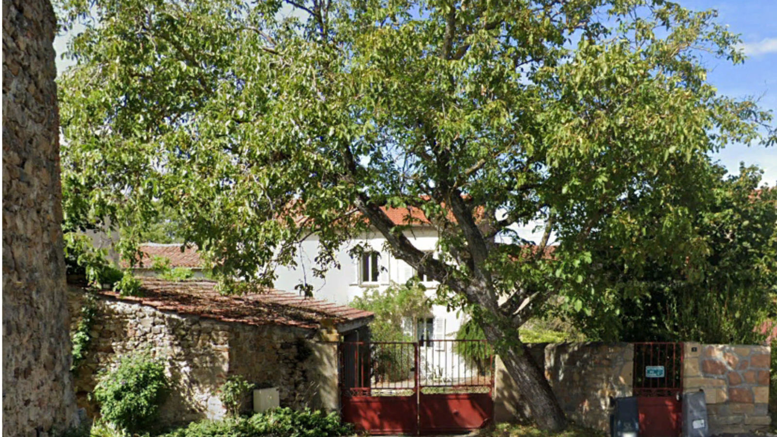Intérieur chaleureux bois et pierre
